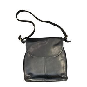 Vintage COACH Women's Black Leather Flap 90's Whitney Shoulder Straps Bucket Bag